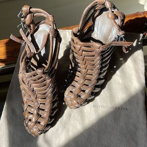 Stunning, never worn Bottega Veneta platform sandals. Size 38
